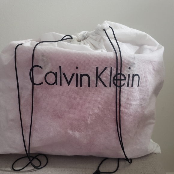 Calvin Klein - Picture 3 of 3